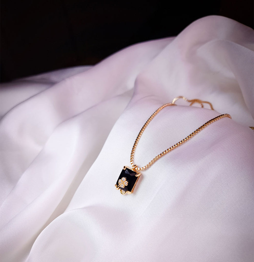 BLACK STONE LOCKET