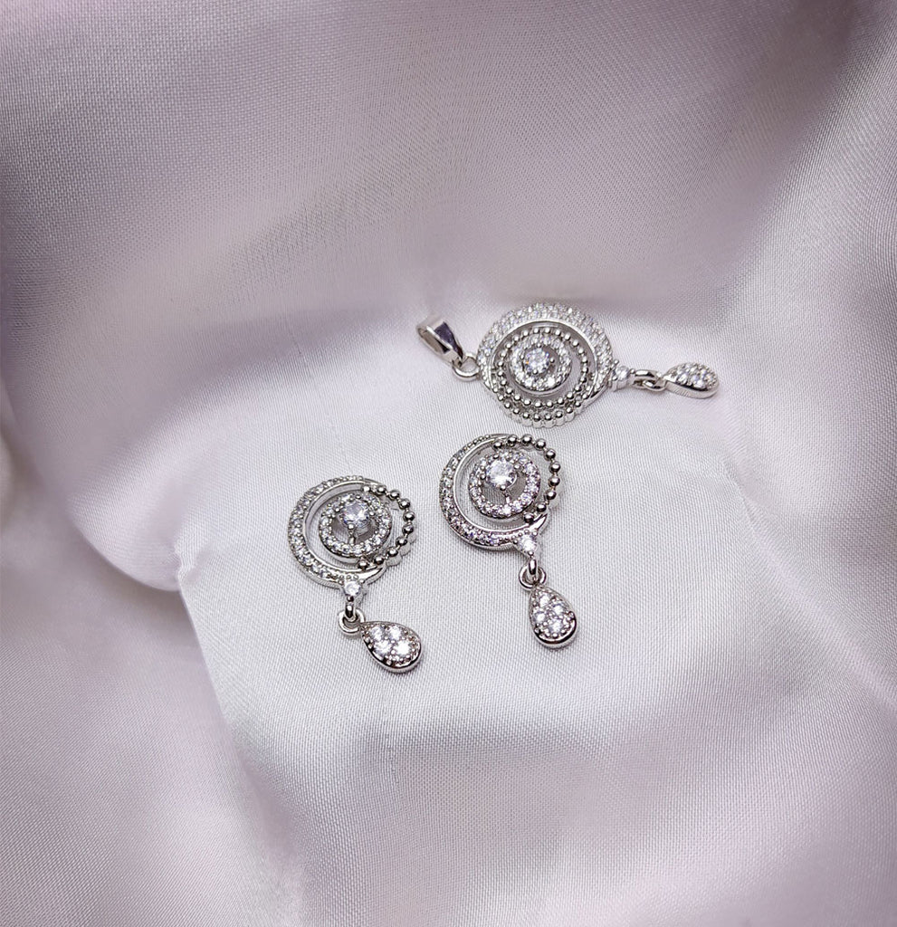 SILVER RHINESTONE DROP EARING SET WITH NECKLACE